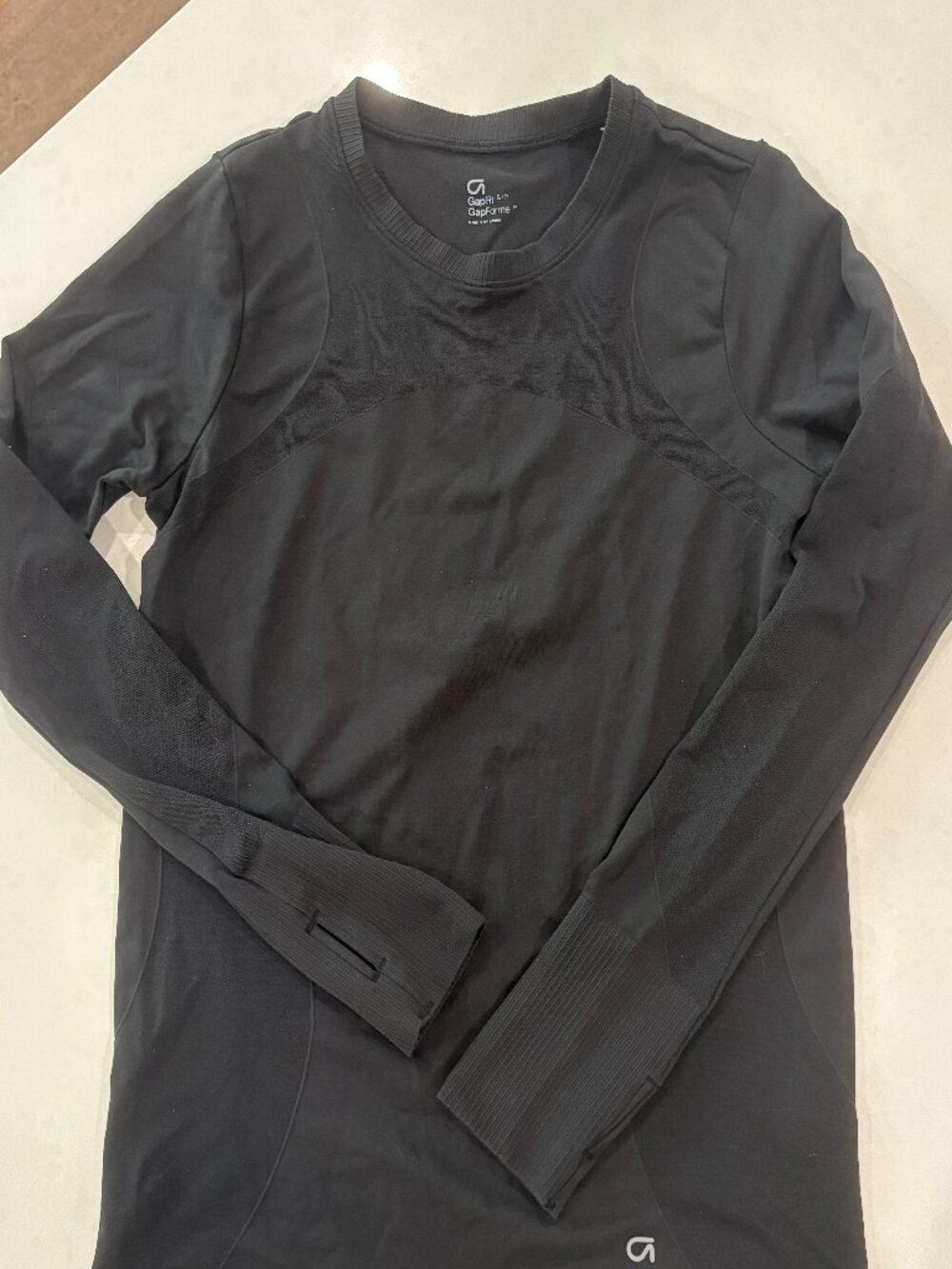 ✨ GapFit Black Long Sleeve Performance Top ✨